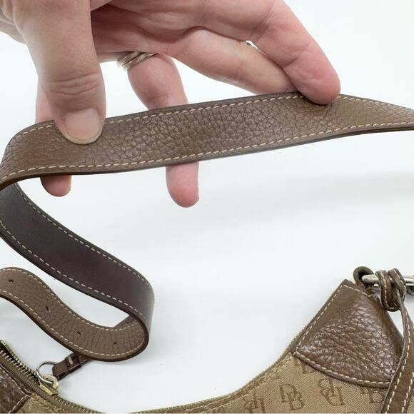 Vintage Dooney & Bourke Canvas Signature Medium Size Shoulder Bag Brown/Tan - Picture 4 of 16